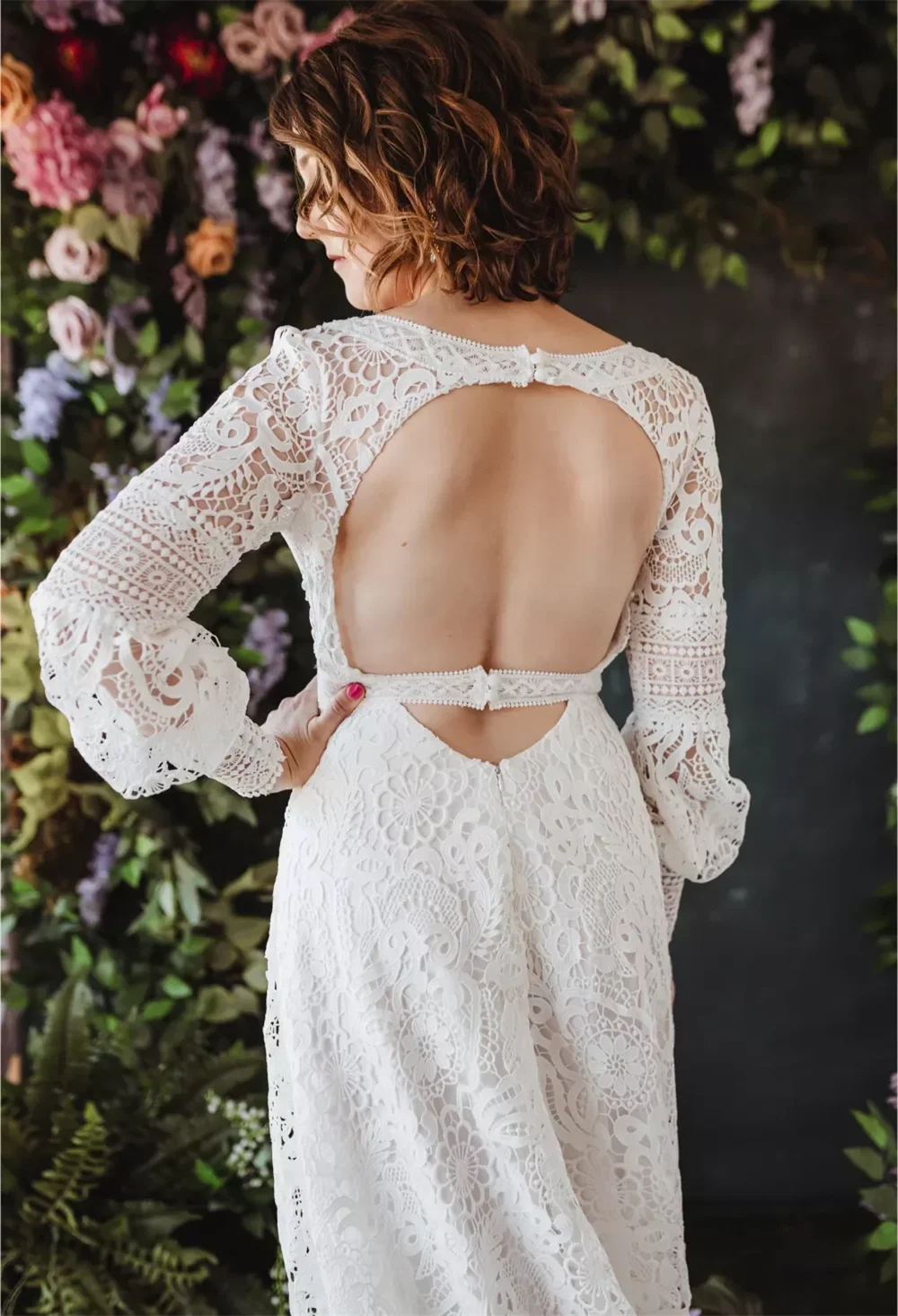 Boho Long Sleeve Lace Bohemian Wedding Dress Deep V Open Back Bridal Gown Scalloped Train Country Rustic Outdoor Dresses