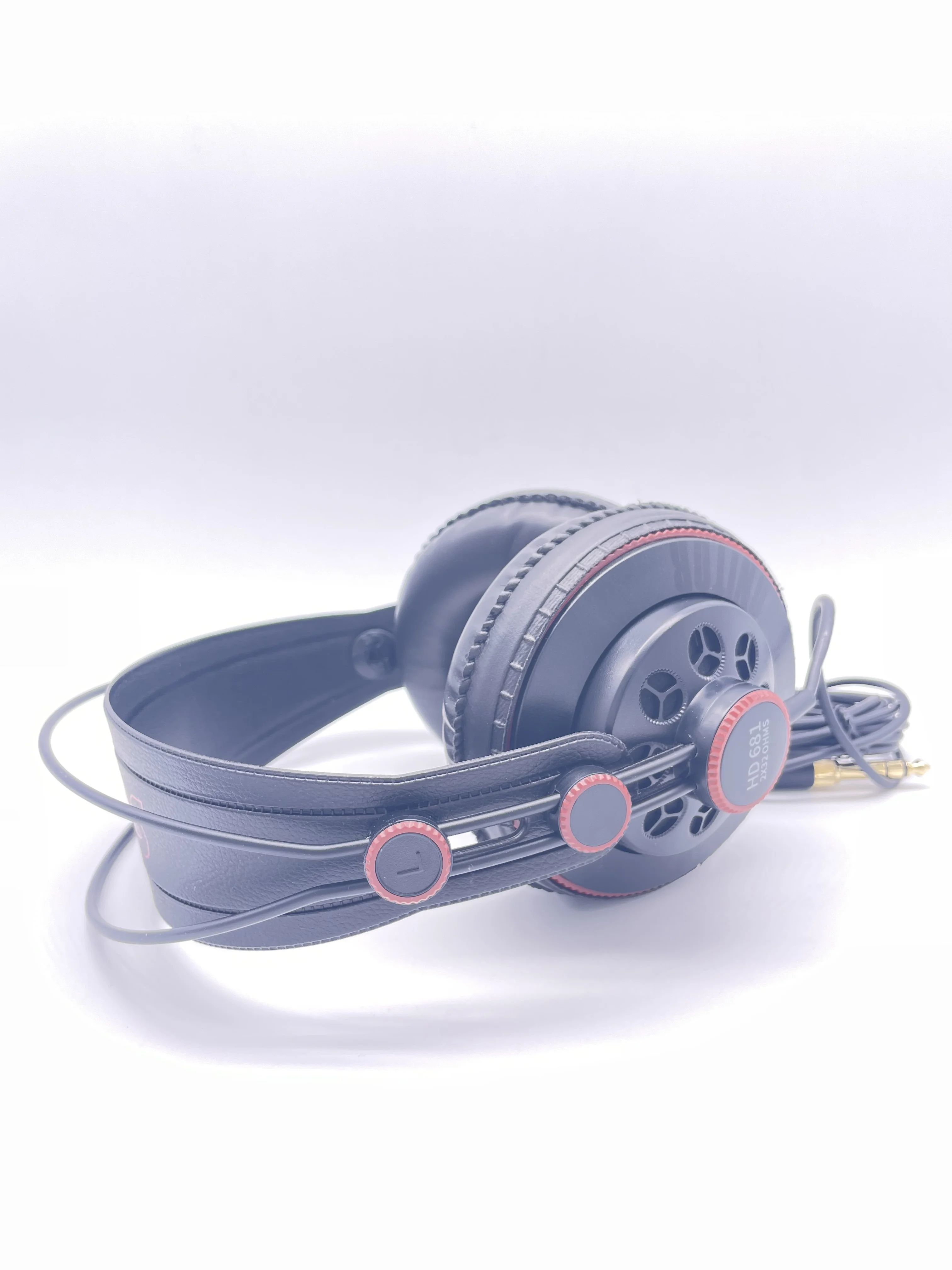 Superlux セミ・オープン型 COMPOSITE MATERIAL モニターヘッドフォン ブラック HD672/BK Superlux セミ・オープン型プロフェッショナルモニターヘッドフォン