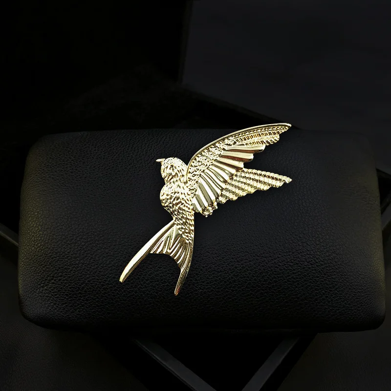 High-End Simple Bird Brooch Men's Suit Exquisite Swallow Pin Luxury Animal Neckline Buckle Coat Accessories Jewelry Badge Gifts