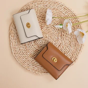Portafoglio corto da donna con lettere personalizzate Portafoglio triplo in pelle PU Portamonete piccolo Porta carte di credito stile Ins Clip per soldi