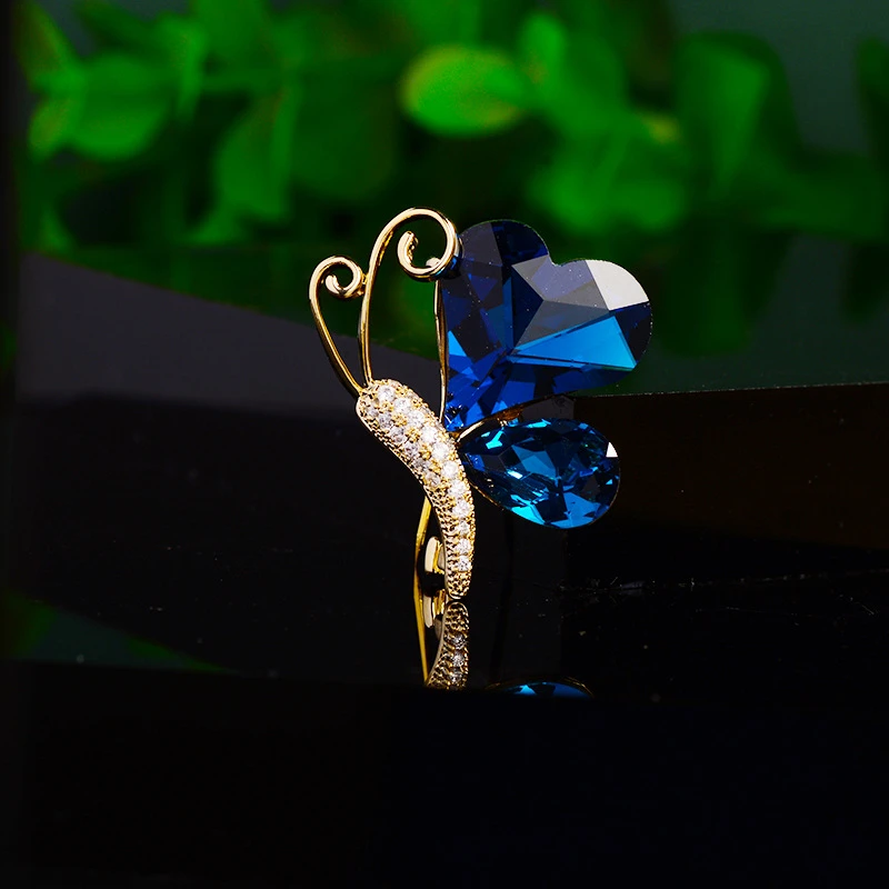 

Женская брошь в форме бабочки, Эксклюзивная брошь в форме насекомого с фианитом и кристаллами, модные дизайнерские аксессуары для одежды