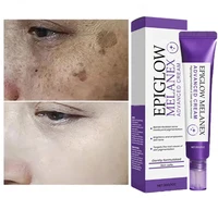 Subtil Glow Velvet Cream crée un effet d'enfoque douce qui évacue visuel le teint pour une apparence soyeuse et polie 3