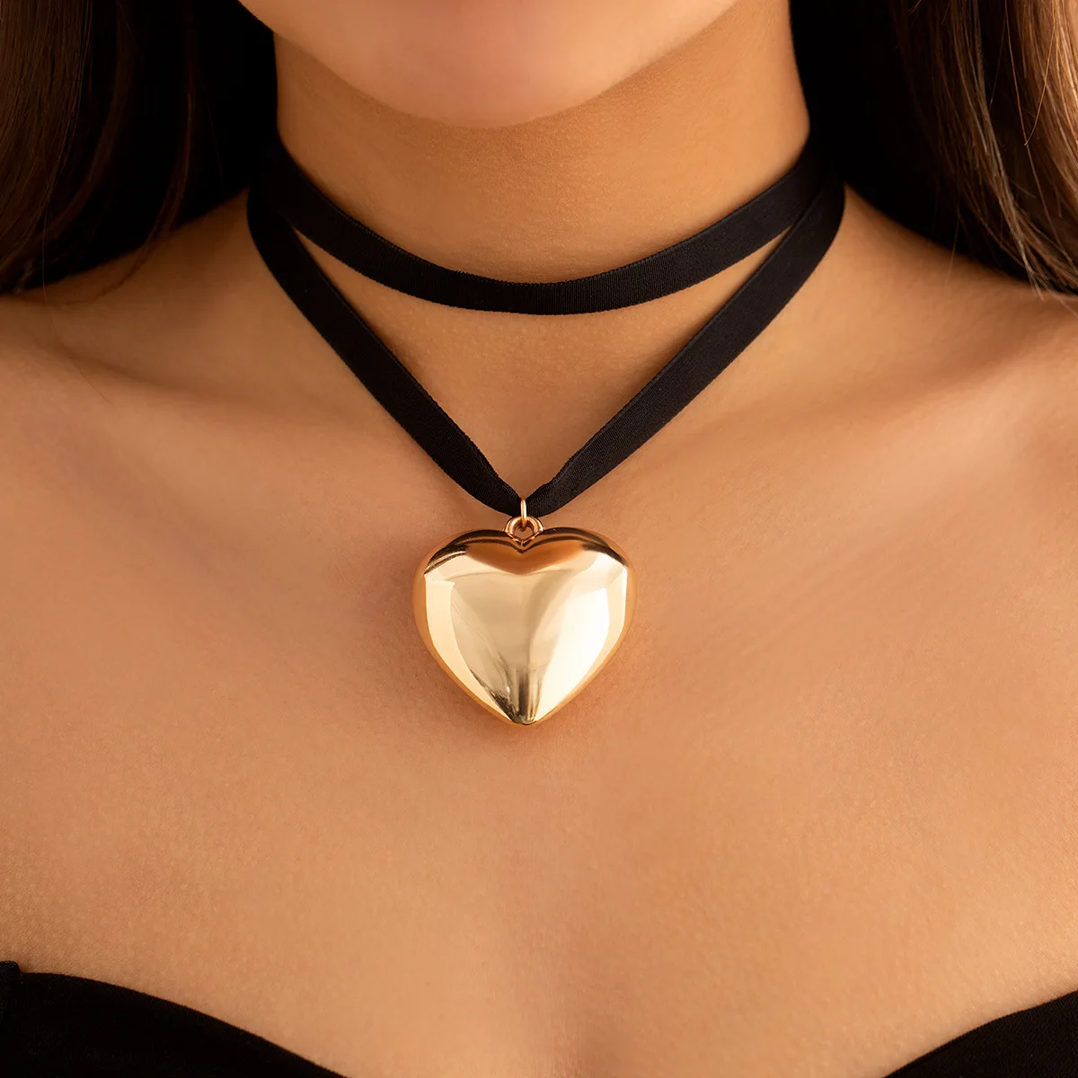 Exaggerated Oversized Love Heart Pendant Choker Necklace for Women