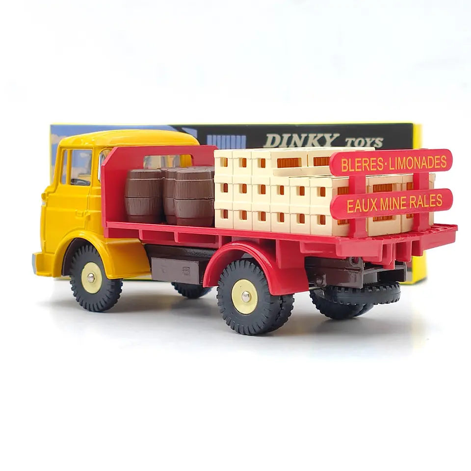Camion réédition DINKY TOYS atlas : N°588 Plateau Brasseur GAK Berliet UK 1/50