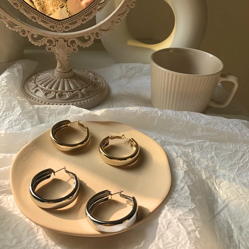 2023 New Trend Retro Hong Kong Style Earrings Single Item Accessory Platform Popular Style Fashion Accessories Stud Earrings