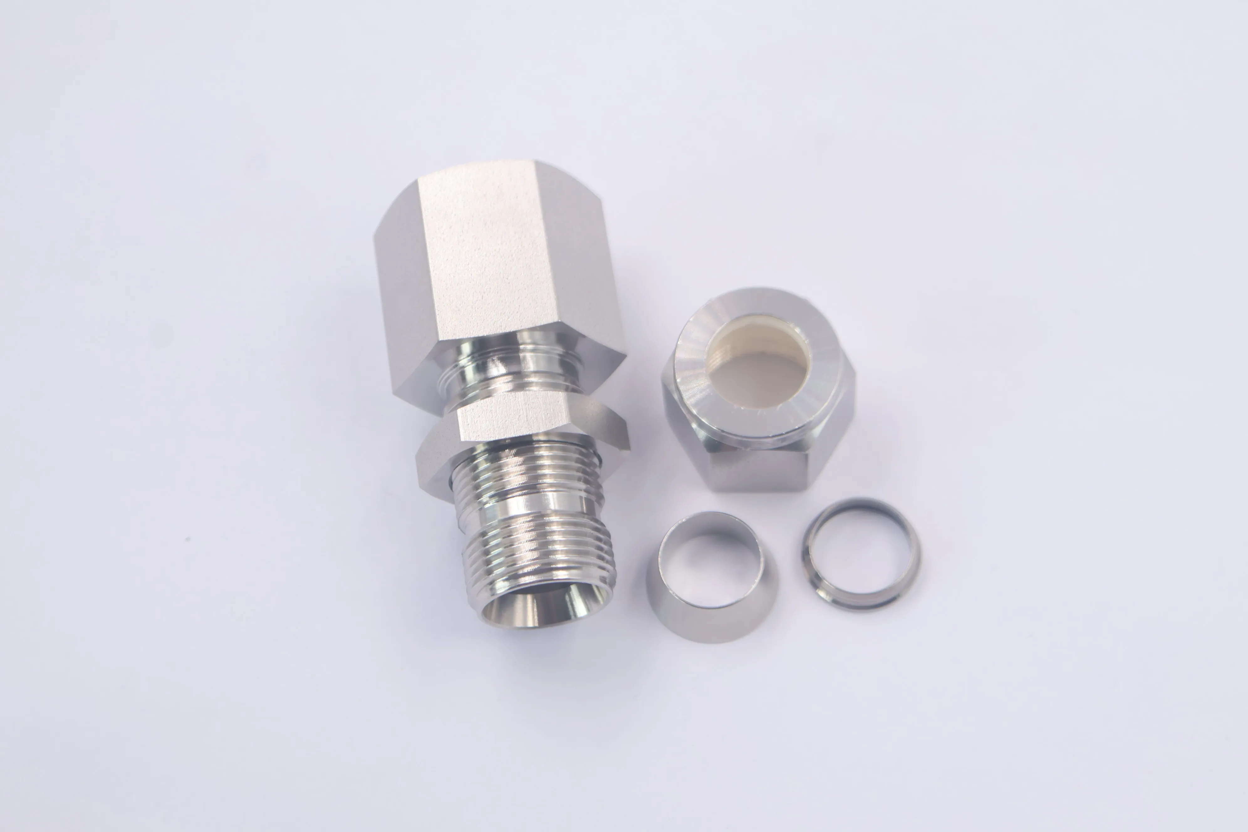 SS-810-71-8, Tube Fitting, Bulkhead Female Connector, 1/2 in. Tube OD x 1/2 in. Female NPT, Can Combination with Swagelok