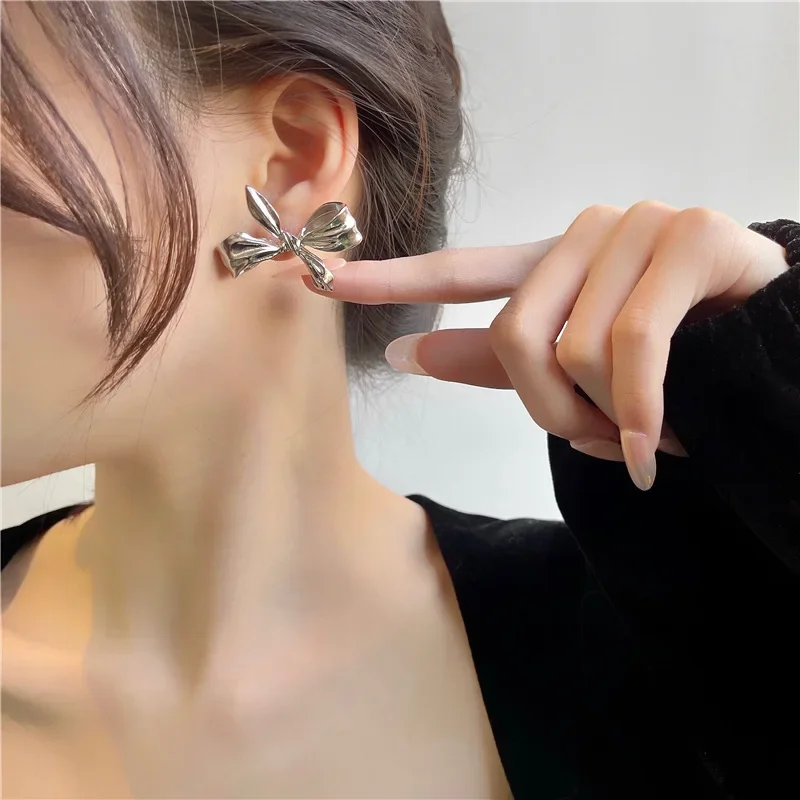 Korean Simple Metal Bow Clip Earrings No Piercing  Female Concise Trendy Silver Color Bowknot Ear Clip Earrings No Hole Women