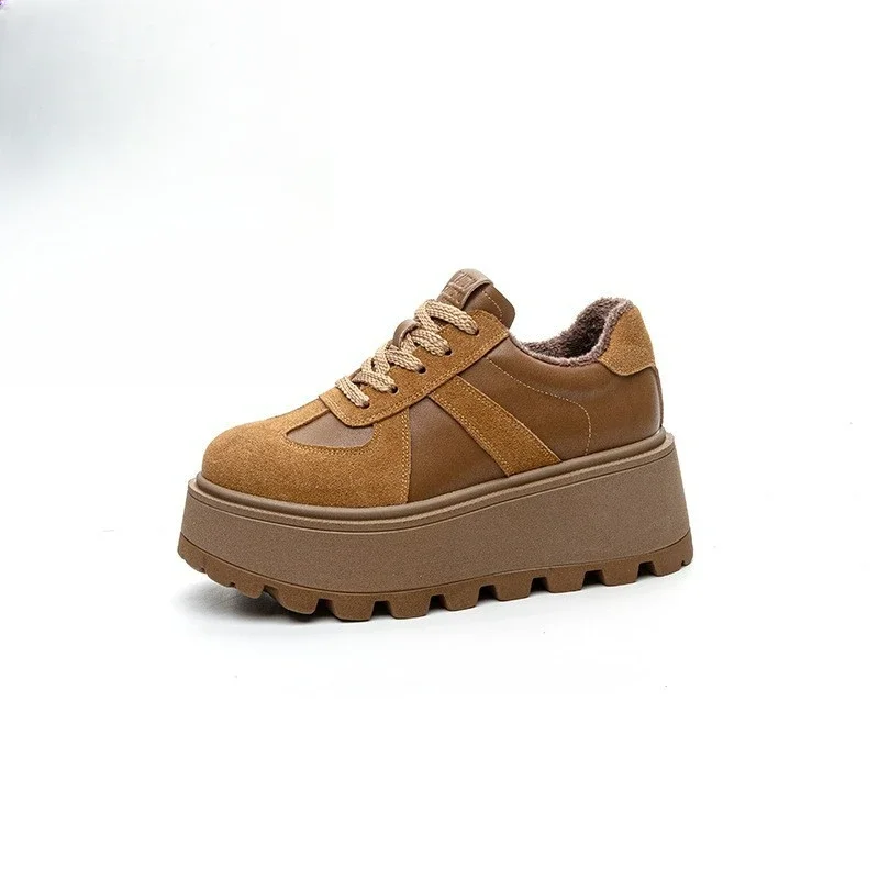 Autumn and winter new thick soled Korean version versatile height increasing sports women's shoes trend 4