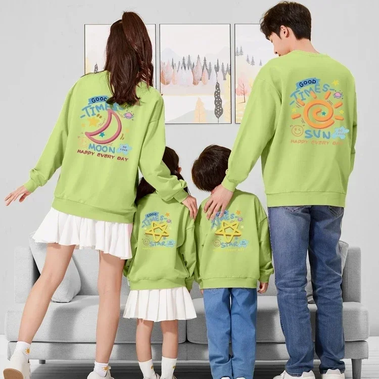 thumbnail image 2 of Camisetas navideñas para mamá e hija, sudaderas para papá, mamá e hijo, conjuntos familiares a juego de invierno, camisetas con estampado de letras, suéteres para niñas y niños, 2 of 5