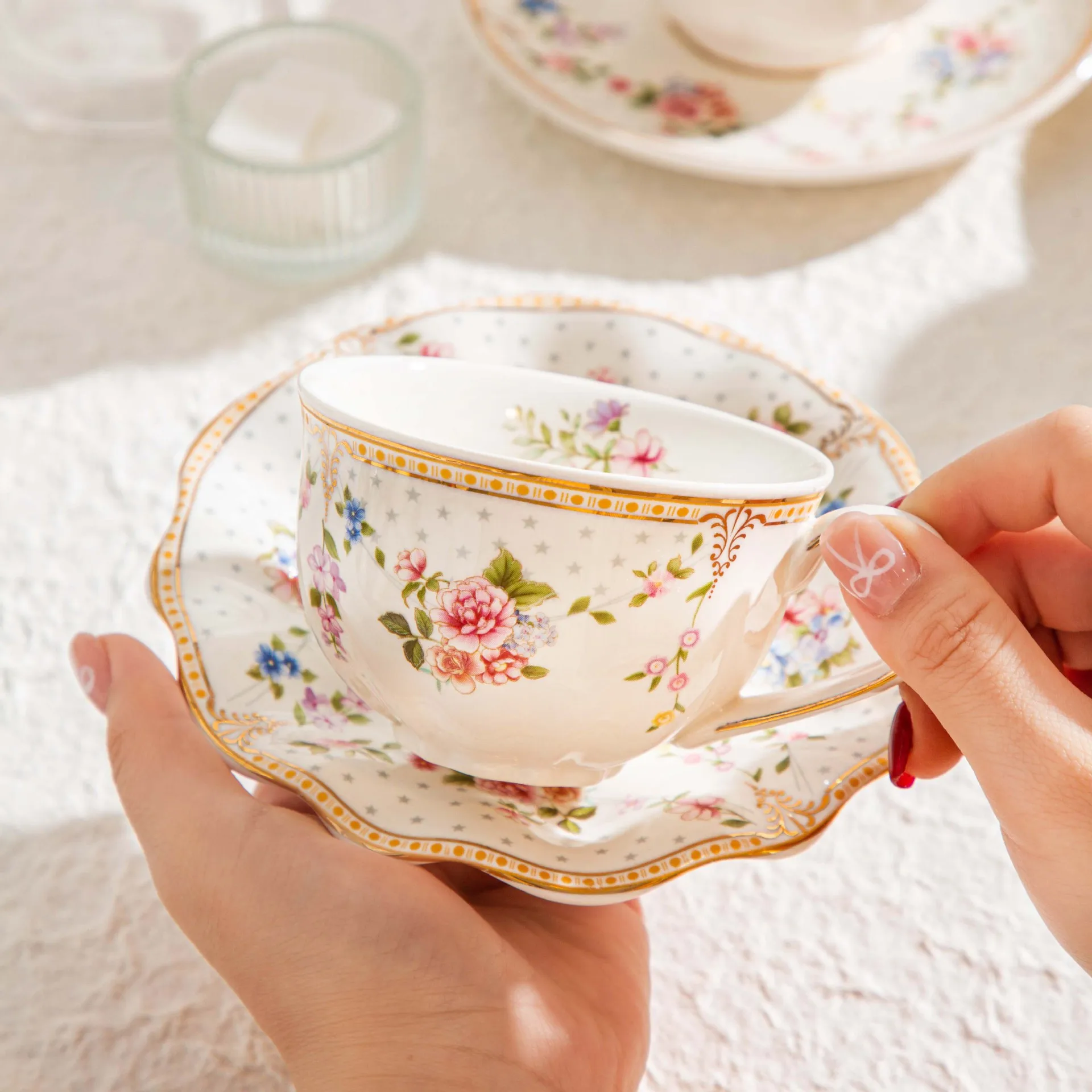 Set di tazze e piatti da caffè francesi in tazza di ceramica con bordi  dorati in stile fragranza piccola tazza da tè pomeridiano floreale retrò  tazze in ceramica - AliExpress, image size:1920x1920