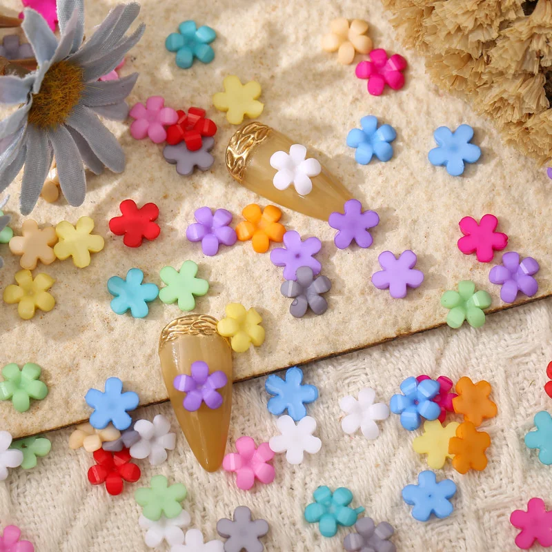 

100pcs Solid Color Small Flower Nails Art Charms Simple Resin Nail Art Decorations Flat Surface Flowers Manicure Accessories Tip
