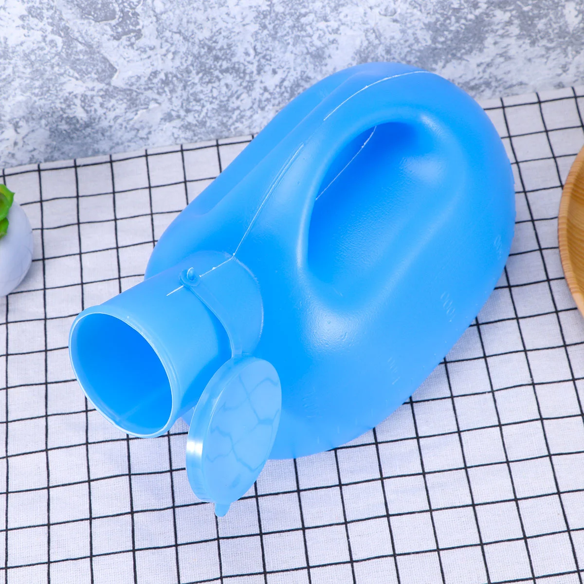 

1pc 2000ml Men's Portable Outdoor Urine Bottle with Cover Emergency Toilet (Blue)