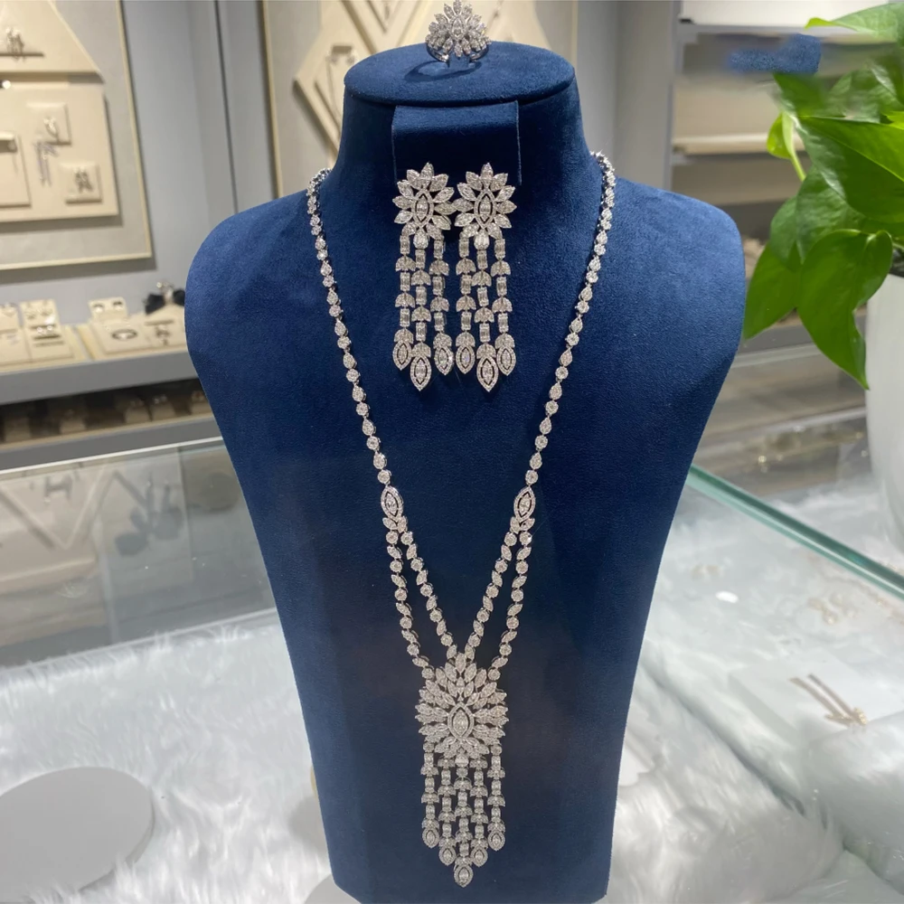 

Комплект из колье и серёг, с фианитом
