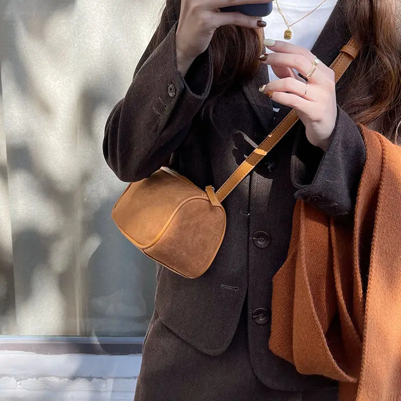 

Vintage Frosted Suede Pillow Type Women Messenger Bag Corduroy Versatile Bag Fall And Winter Fashion Brand Handbags For Women