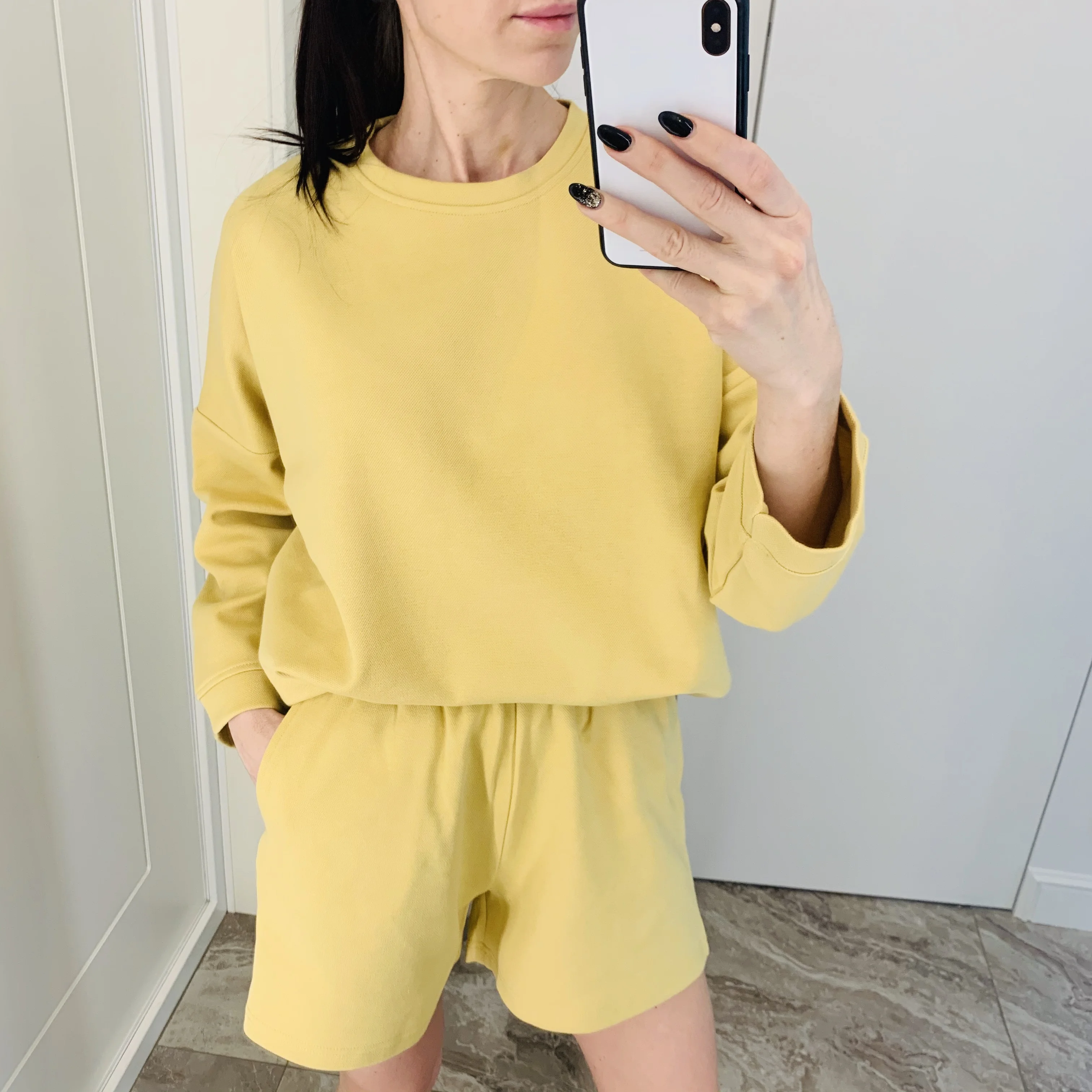 2022 spring and autumn new long-sleeved fashion sweater women's casual sports loose wide-leg shorts two-piece suit trend white co ord set