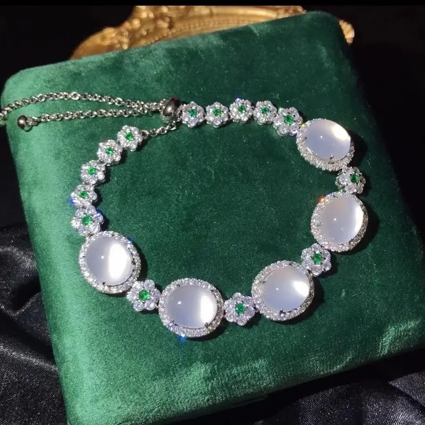 

2024 New Boutique High Ice Chalcedony Bracelet Emerald Glass Type Temperamental Mother Girlfriend Gift Bracelet