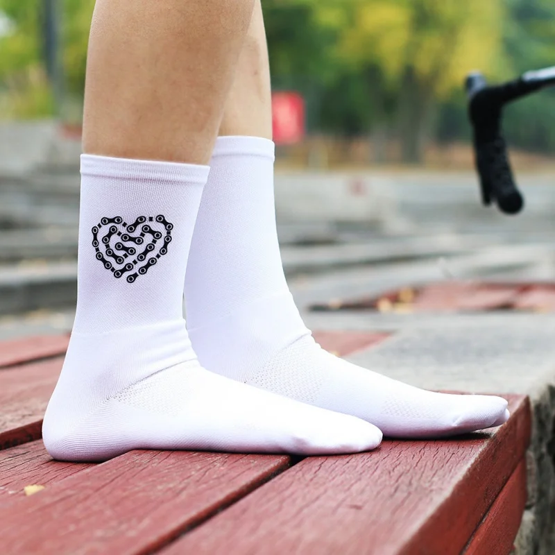 

Cycling Bicycle Sports Heart-Shaped Chain Zhongtong Breathable and Wearable Black and White Team Men and Women Four Seasons Sock