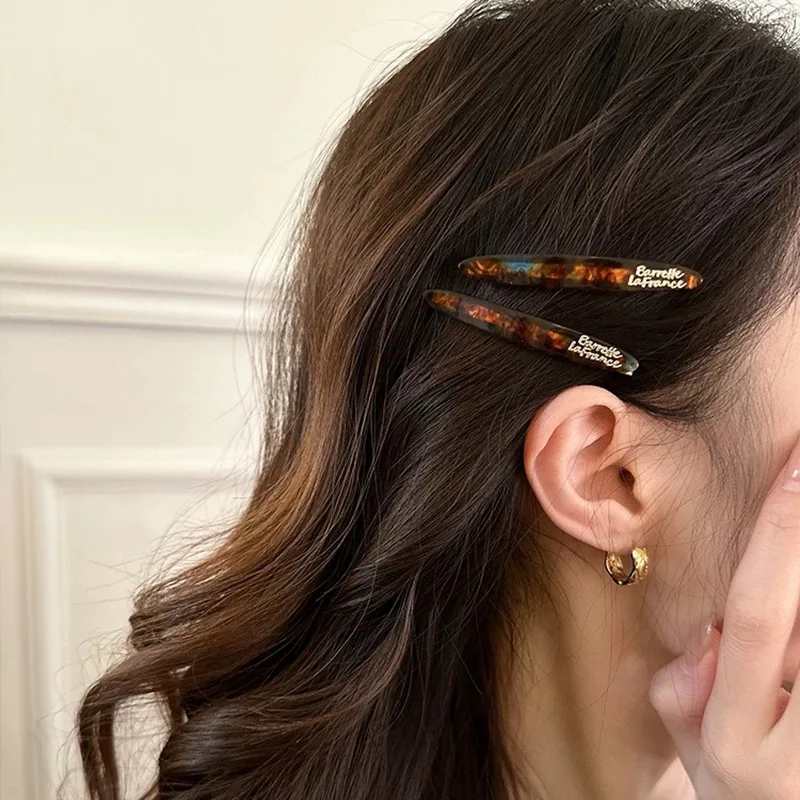 2 Stück Acetat-Haarspange mit goldenem Etikett im koreanischen Stil, kleine Weidenblatt-Haarspange, französische, schlichte und elegante Temperament-Seitenhaarspange, Pony – Detail 4