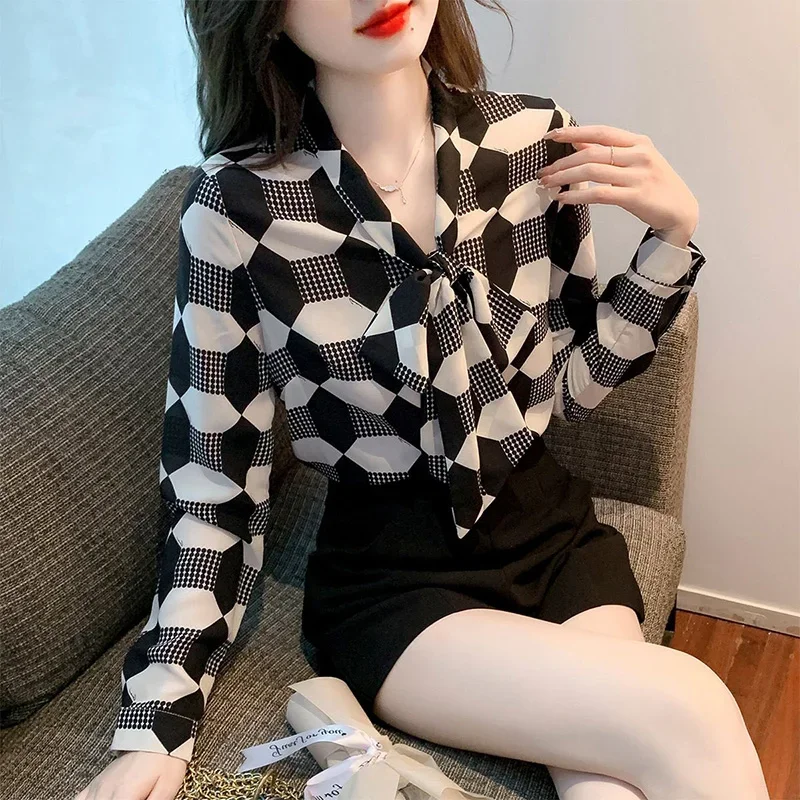 

Autumn Temperament Plaid Chiffon V-neck Long Sleeve Shirts Women Clothing Loose Cardigan Blouse Femme Fashion Top Tee N796