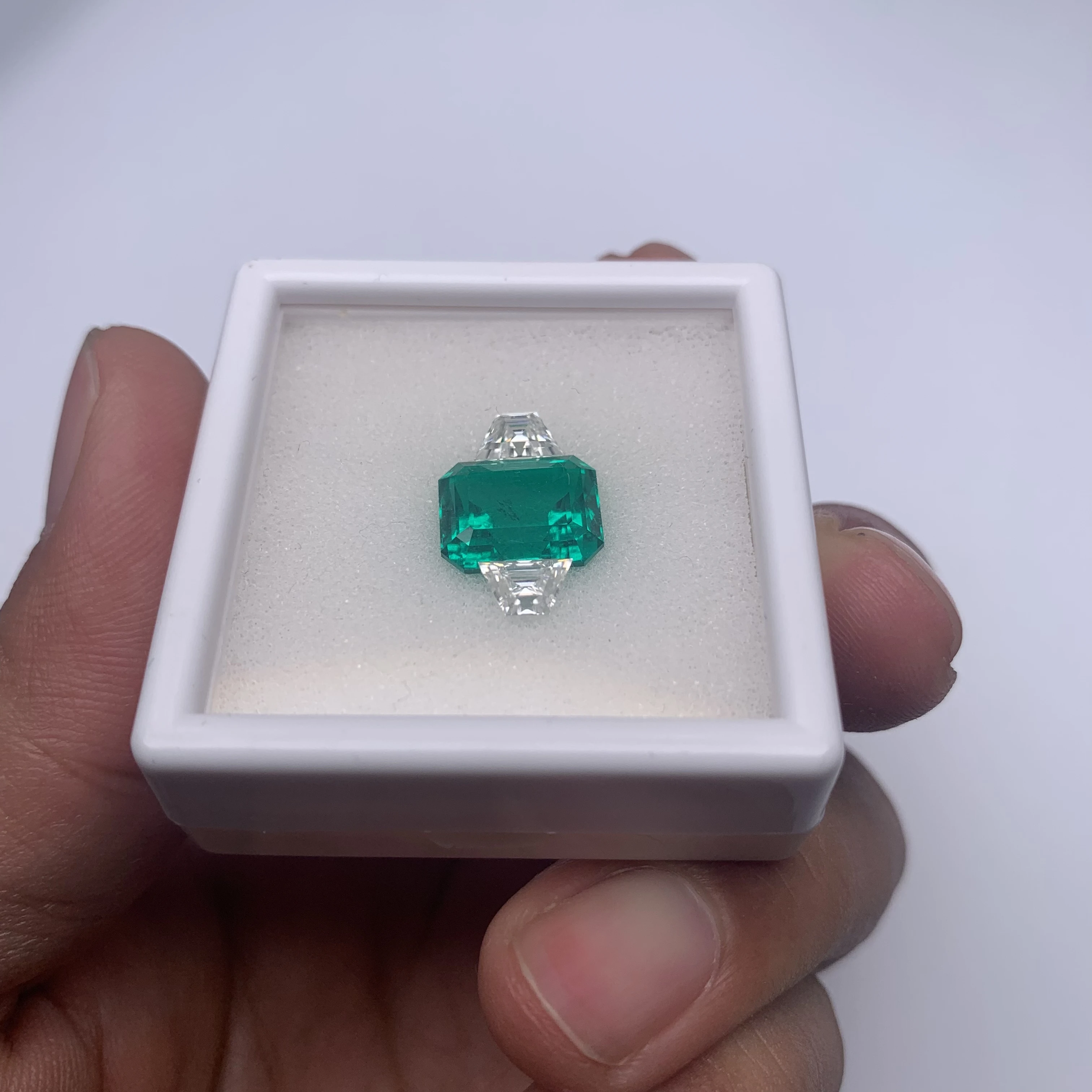 Valentine's Present Cabochon Heart Shape Lab Grown Emerald