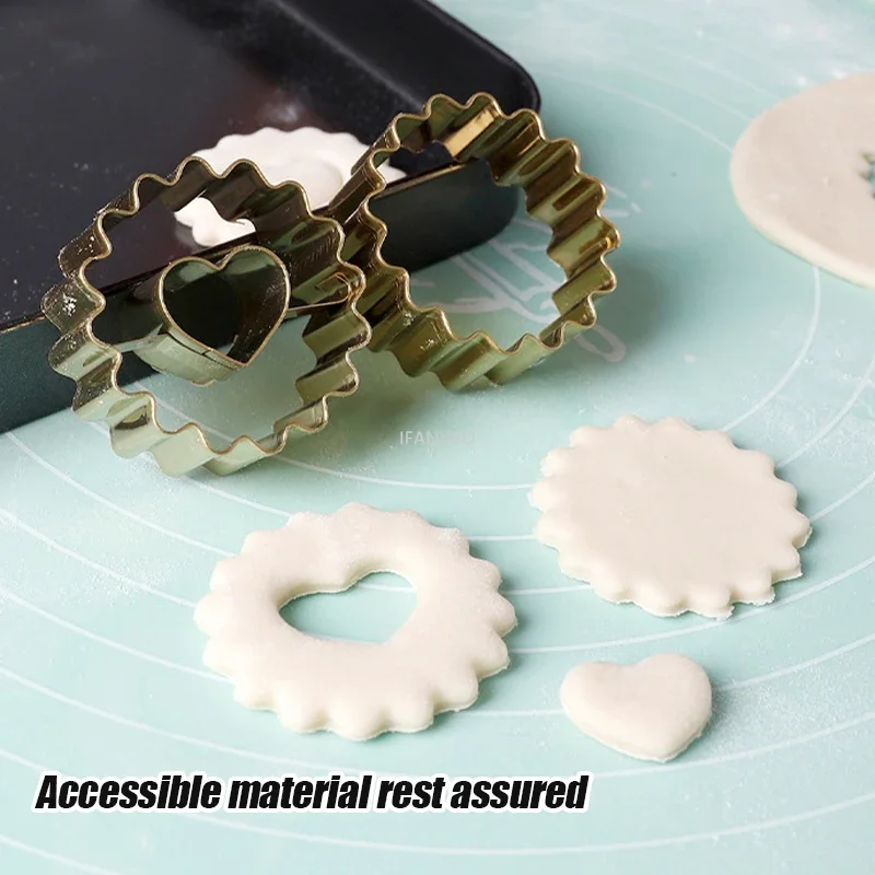 Jam sandwich biscuit cutting Stainless steel biscuit embossing mold machine Heart shaped pastry mold 1/2pcs