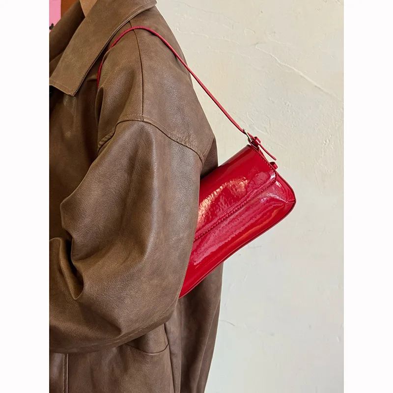 Korean Version Ins Patent Leather Underarm Shoulder Bag 2025 New Fashionable And Simple Commuting Baguette Bag High-End Handbag