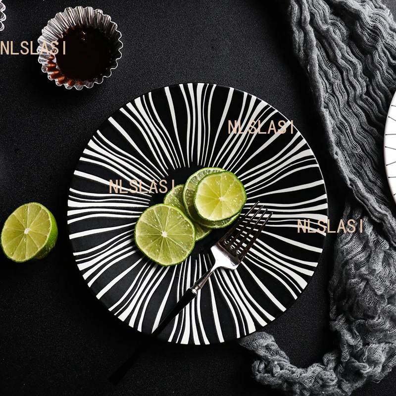 1pcs Ceramic Western Cuisine Plate Black and White Line Pasta Dish Modern Style Underglaze Color Circular Flat Plate Kitchenware