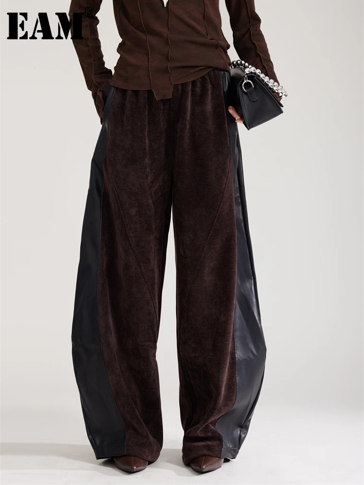 [EAM] taille haute élastique café Pu cuir épissé jambe large pantalon nouveau pantalon femmes mode marée printemps automne 2026 1DH8028