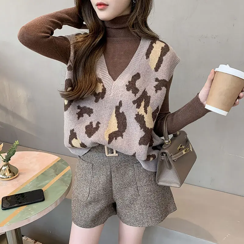 

2023 New Autumn Winter Women Knit Vest V-Neck Sleeveless Leopard Pattern Sweater Vest Casual Loose Simple Pullover Sweater Vest