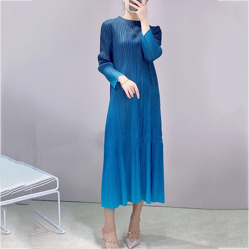 

Women Pleated Dress Blue Gradient Elastic Round Collar Long Sleeve Elegant Casual Style Loose Spring Fashion