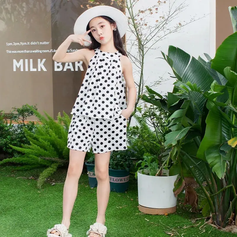 

Летний Тонкий костюм для девочек, новый стиль, модные шорты в горошек без рукавов и с лямками, комплект из двух предметов, одежда для маленьких девочек