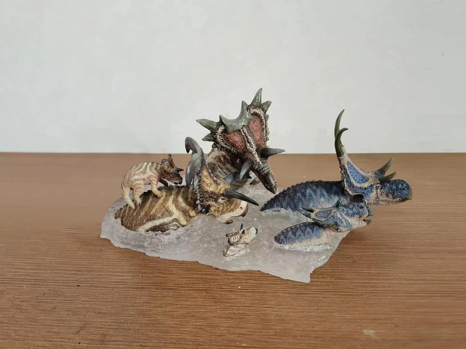 

Sensen 1:20 Medusaceratops Diabloceratops Spiclypeus Scene Statue Dinosaur Animal Collector Decoration Adult Gift Painted GK Toy