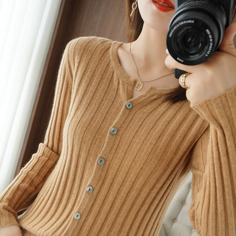 Ladies Spring And Autumn New Round Neck Knitted Sweater Close-Fitting Comfortable Fashion Pullover Long-Sleeved Cardigan Top 2021 autumn and winter new knitted ladies sweater irregular loose lazy style long sleeved sweater letter pullover outer wea