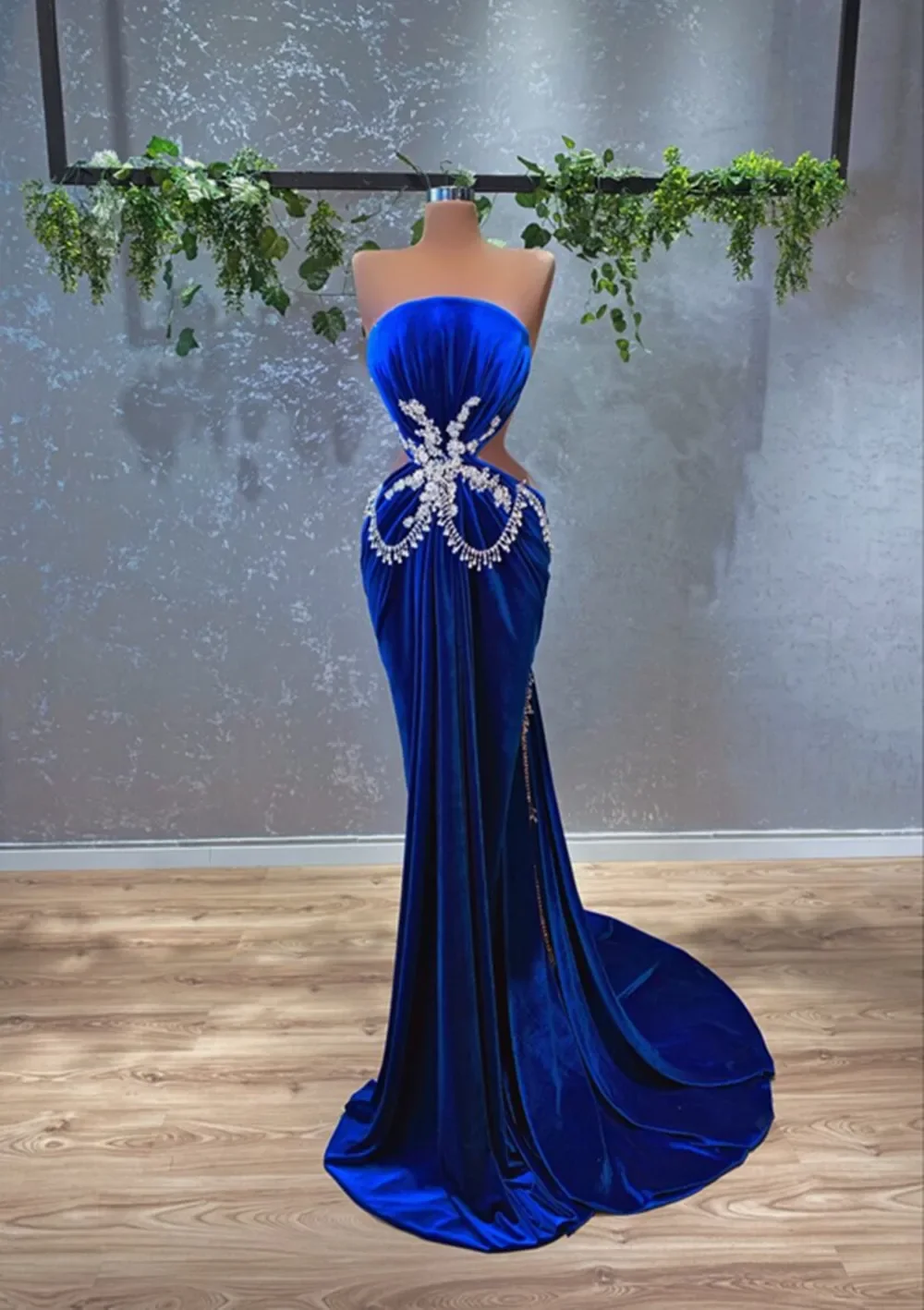 

2024 Royal Blue Long Prom Dresses Velvet Strapless Wedding Party Dress Plus Size Custom Made Beaded Crystals Evening Gowns