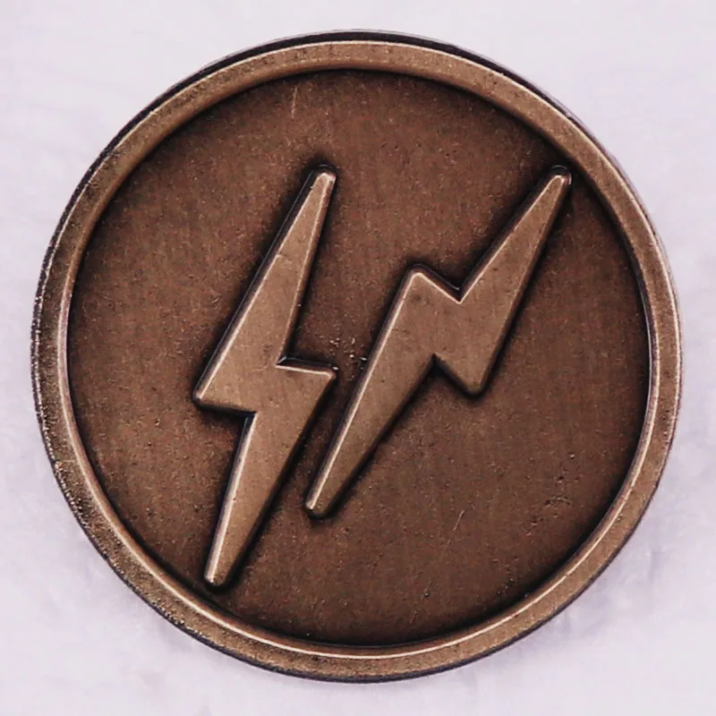 

Lightning fragment design fashion lightning logo badge retro brooch accessories