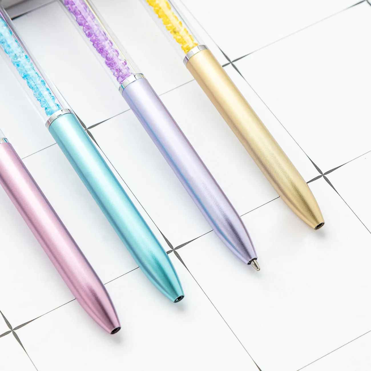8Pcs/Lot Cute Love Heart Ballpoint Pens 0.7mm Black Ink Crystal Quicksand Drill Ball Point Pen Rotating School Office Supplies