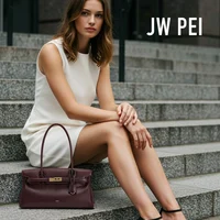 ​ ​ Sac à bandoulière JW PEI Yara East West pour femmes, sac à main en cuir vegan avec fermoir torsadé doré, pochette sous le bras à longue poignée 5