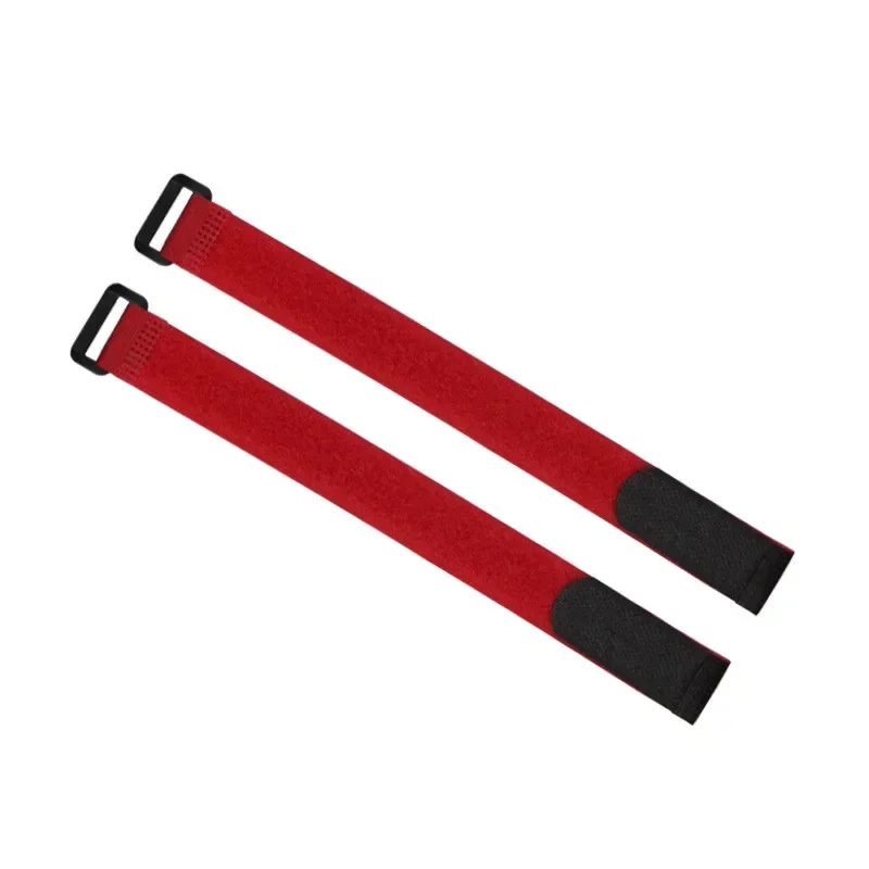 Sangles de fixation pour batterie Lipo RC 200mm enroulées autour d'une batterie de drone, illustrant leur utilisation