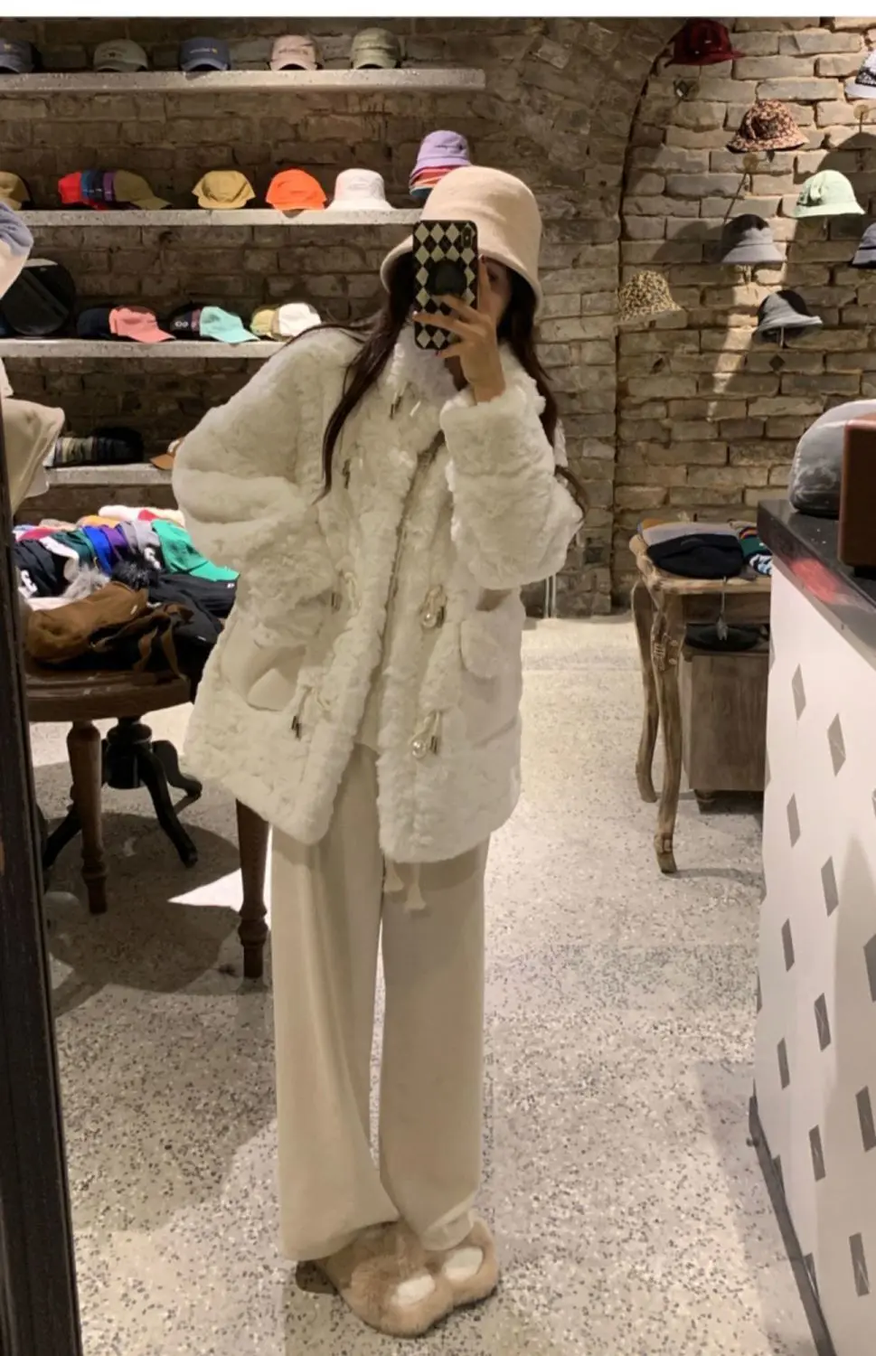 Eleganter aprikosenweißer dicker Kunstpelzmantel für Damen, lässige, mit Faux dicke Lammfelljacke, Winterdame, schicke Langarm-Oberbekleidung – Detail 14
