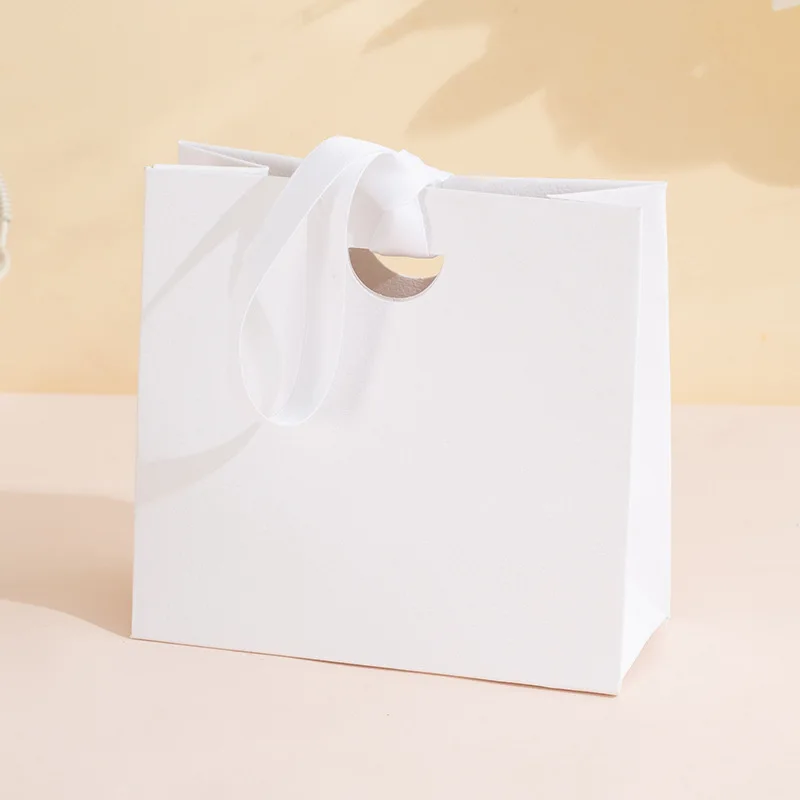 Logotipo personalizado 15.5x14.5x7.5cm saco de papel de jóias compras viagem presente bolsa anel brincos pulseira pingente caixas de bolo armazenamento