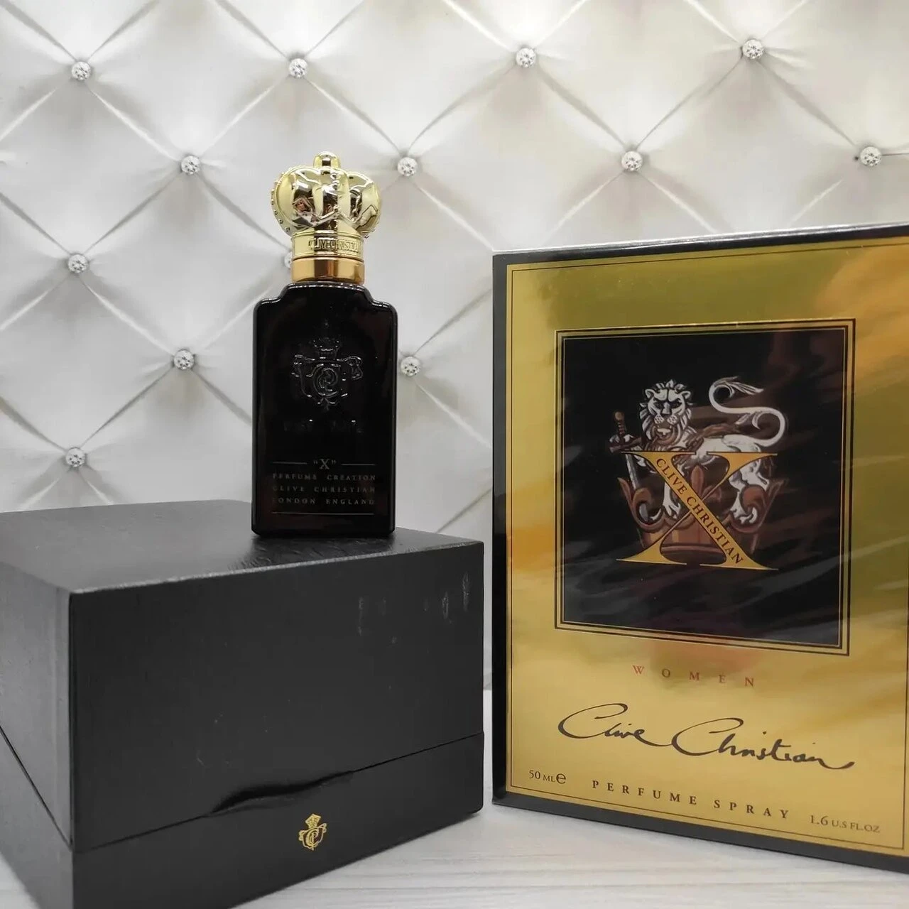 アラブ首長国連邦で買った香水の瓶と箱（アラブ首長国連邦で買っ