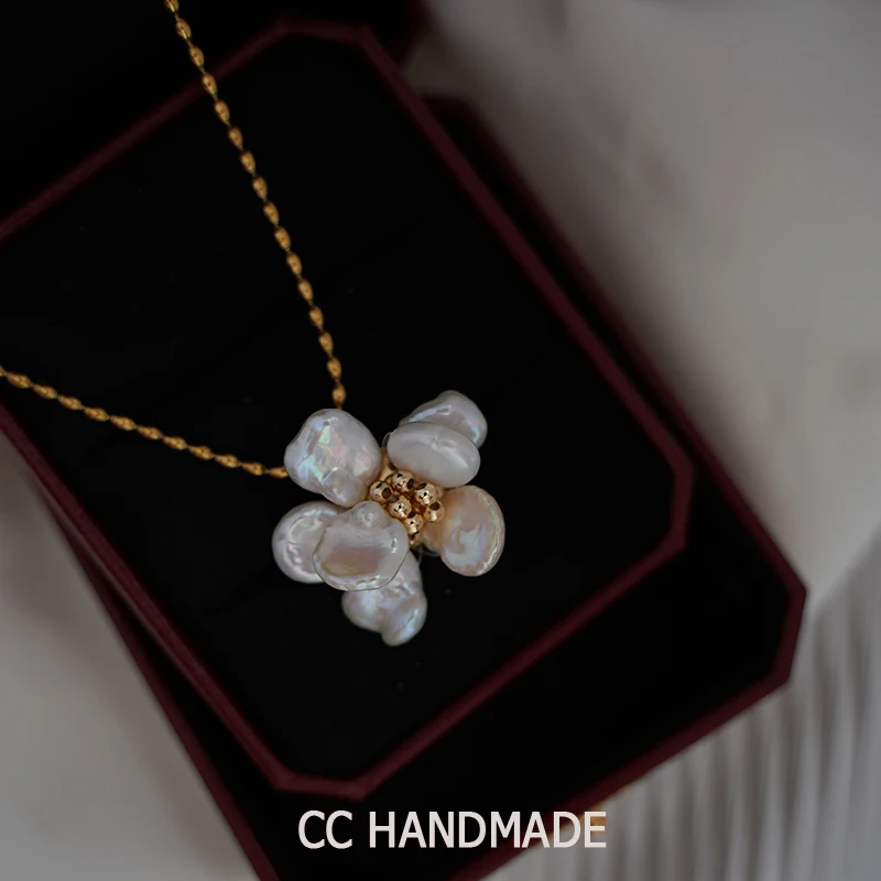 Handmade Natural Pearl Big Petal Necklace Clavicle Chain French Retro Women's Color-Retaining Titanium Steel Gold Plated