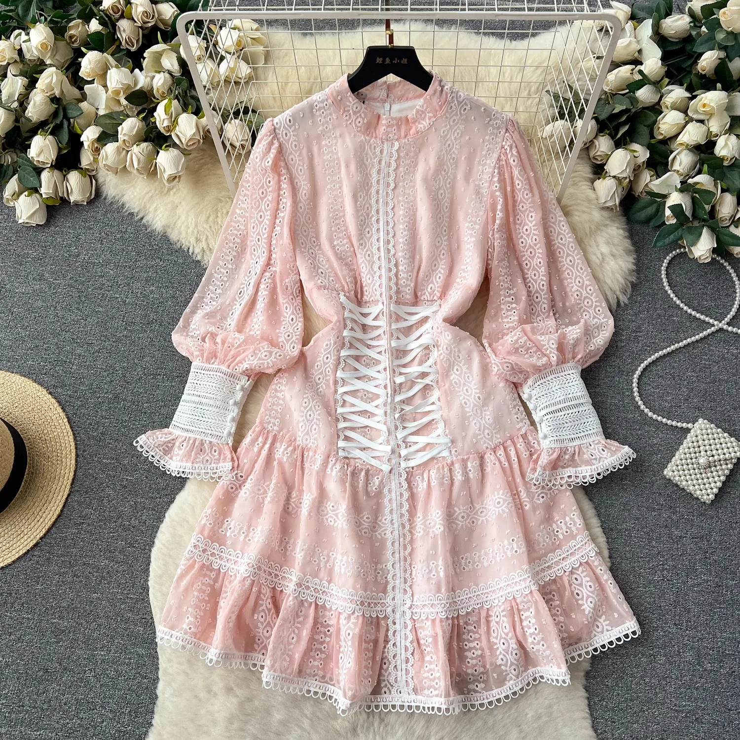 

Runway Women Single Breasted Mini Dress Lantern Sleeves Sashes Boho Vintage Dress Fashion Lady OL Floral Print Lace Robe A6537