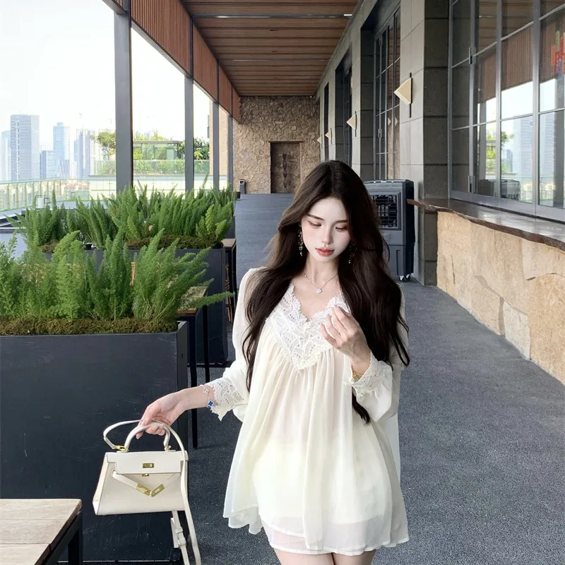 봄 신상 레이스 스플라이스 V넥 슬리밍 하이웨이스트 힙업 스커트 투피스 세트 (허리 체인 포함) 여성 패션