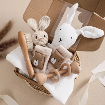 Set da Bagno per Neonati con Coperta in Cotone a Doppia Faccia, Asciugamano per Saliva, Giocattolo Sonaglino all'Uncinetto, Spazzola in Lana, Confezione Regalo per Baby Shower