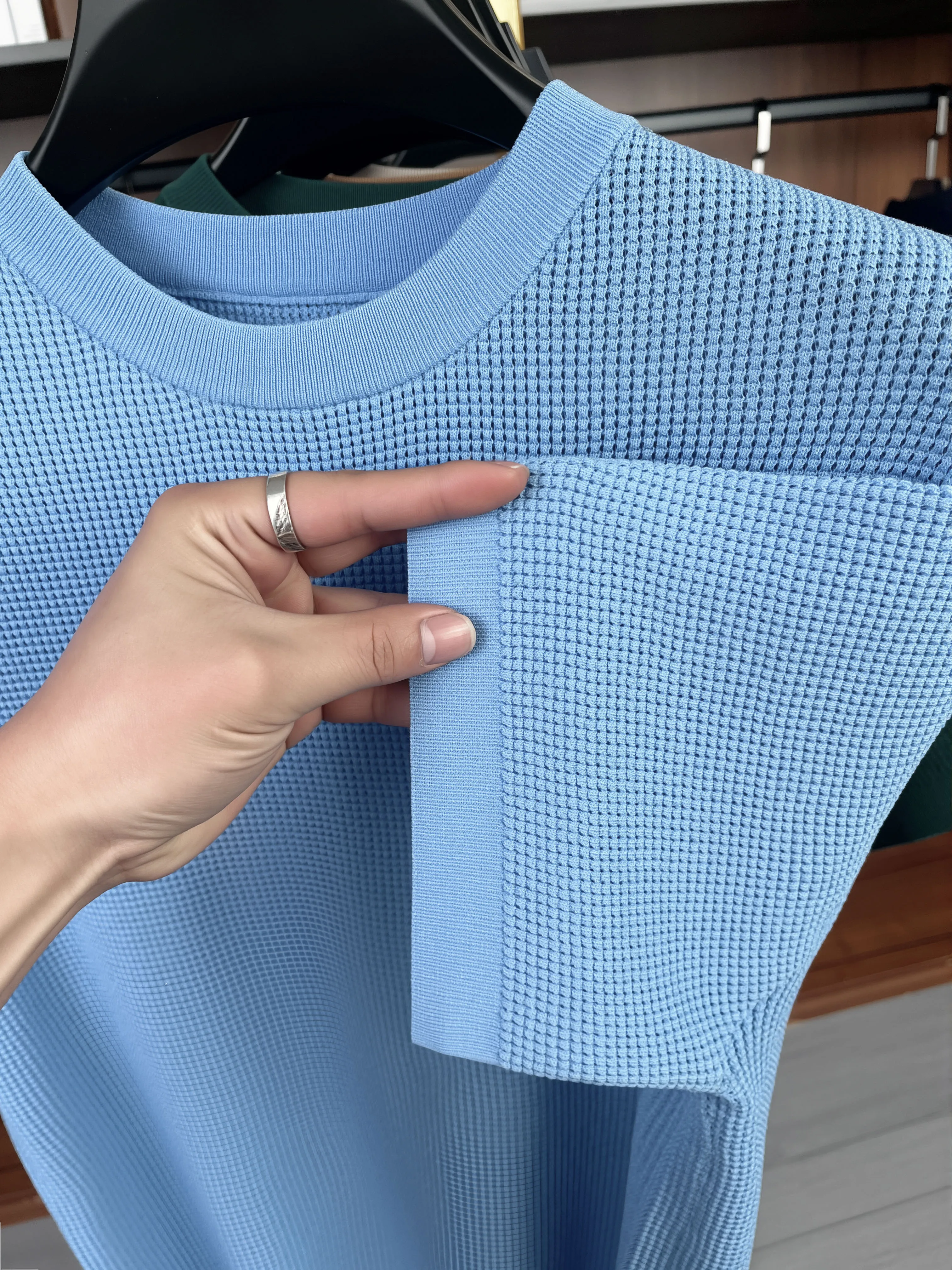 Hochwertiges Gestricktes Kurzarm-T-Shirt für Herren Sommer Trendiges Klassisches Einfarbiges Koreanisches Lässiges Bequemes Atmungsaktives Rundhals-Oberteil – Detail 23