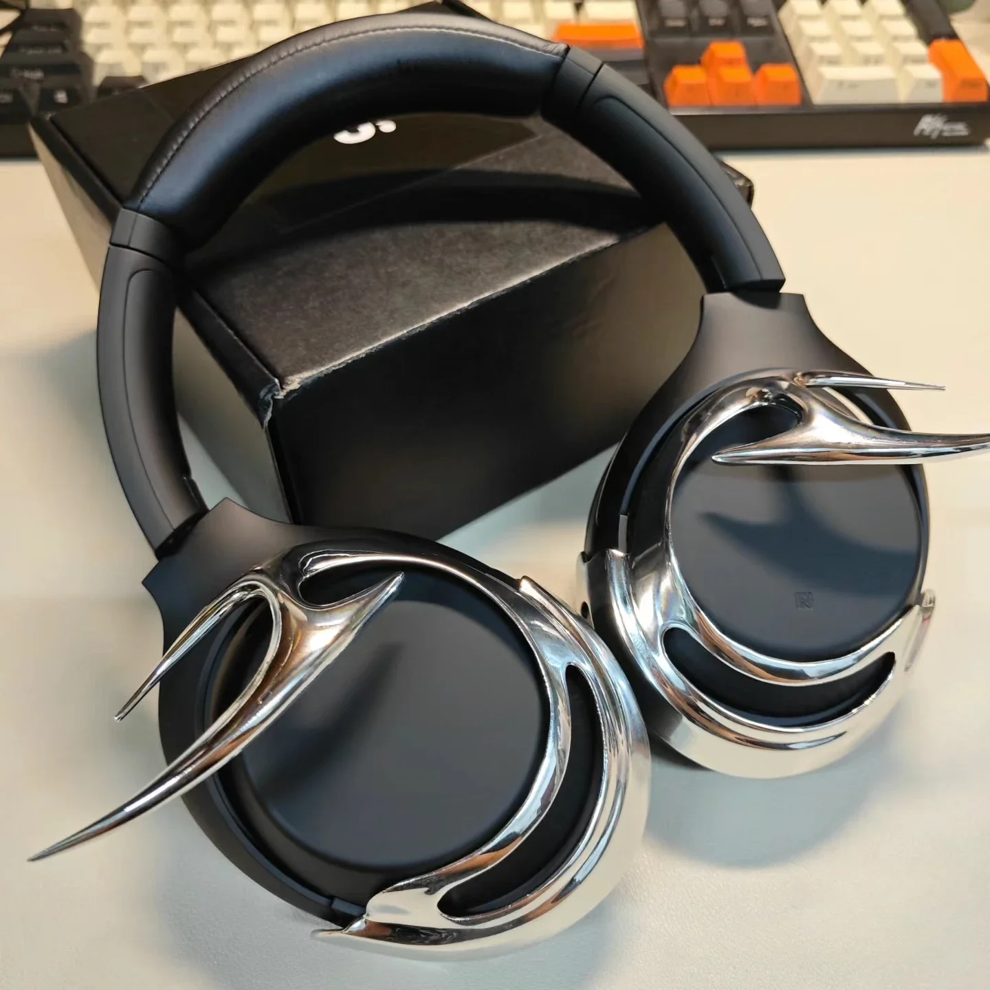 SONY ワイヤレスヘッドホン ブラック 収納ケース付き　WH-1000XM4 Amazon.co.jp: ソニー(SONY) ワイヤレスノイズキャンセリング
