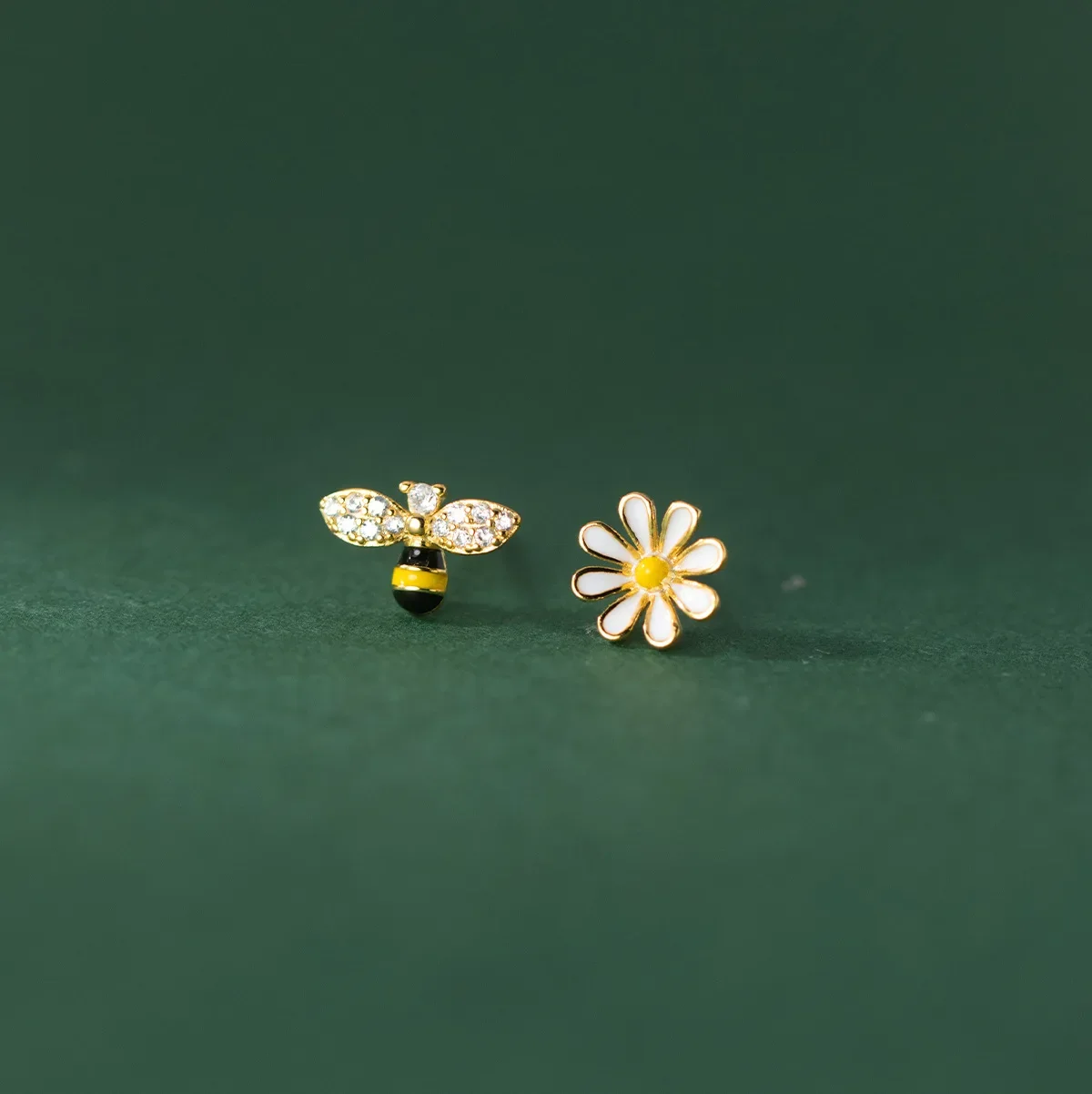 

S925 Sterling Silver Korean Crystal cute bee daisy Stud Earrings For Women Kids Wedding Party Jewelry Gift Female Pendientes