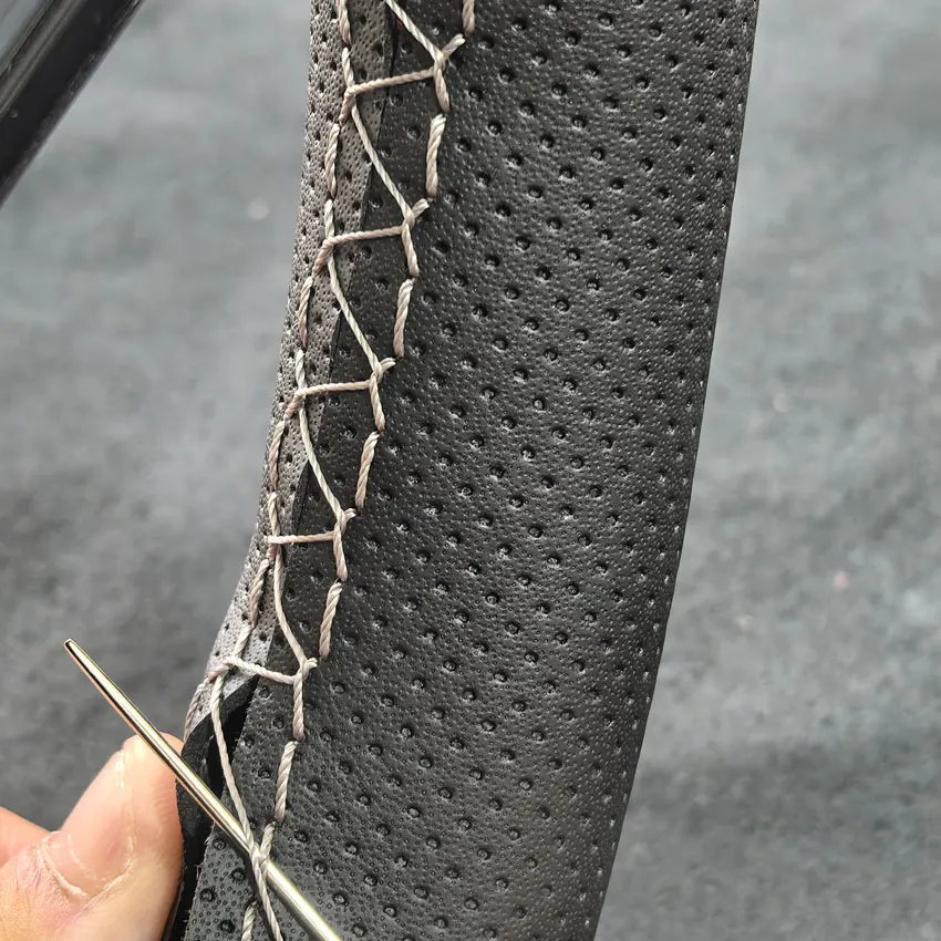 Glossy Carbon Fiber Leather Car Steering Cover with UV Protection
