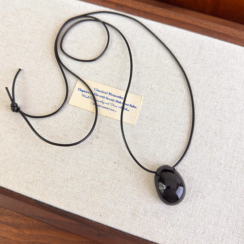 Vintage-Halskette mit ovalem Metall-Anhänger für Frauen, schlichtes schwarzes Seil, lange verstellbare Pullover-Kette, Schmuck, Accessoires, Geschenke – Detail 1